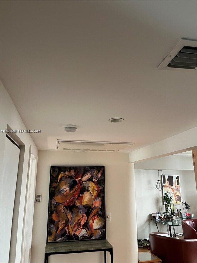 Building Photo - 732 NE 87th St