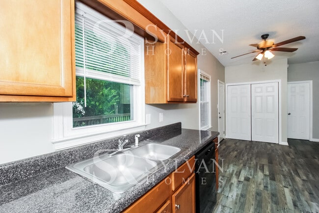 Building Photo - Enjoy living the good life in this 3 bedroom, 2 bathroom home