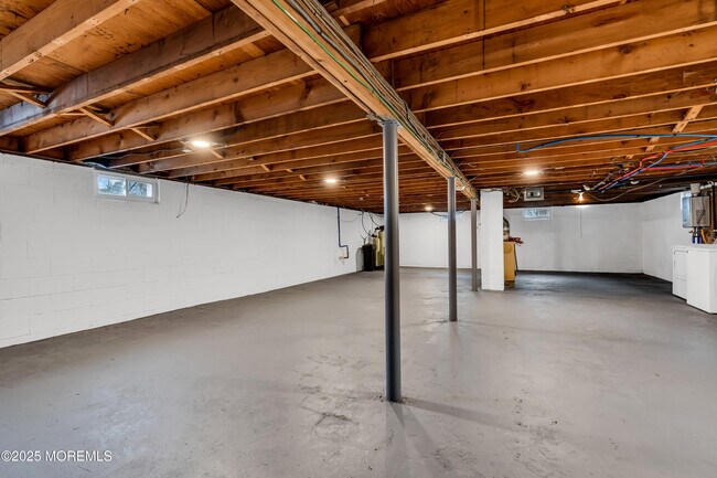 Building Photo - 1230 Dove St