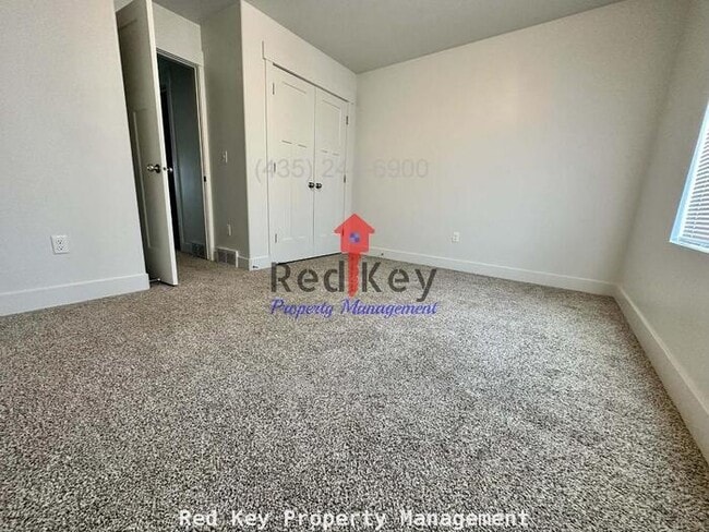 Building Photo - Glen Eagles Ct. Townhouse