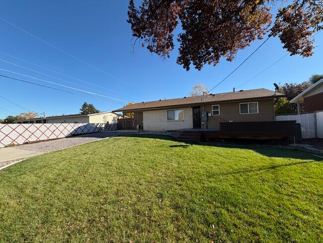 Building Photo - 8060 830 E