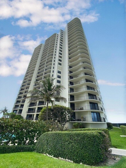 Building Photo - 5420 N Ocean Dr