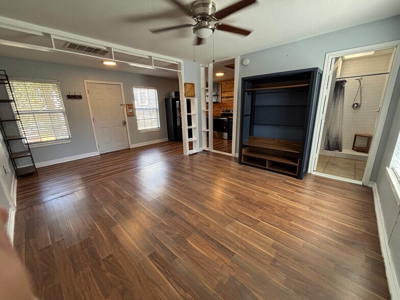 Building Photo - 124 Halliday Ave