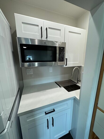 Building Photo - 10702 Chestnut St