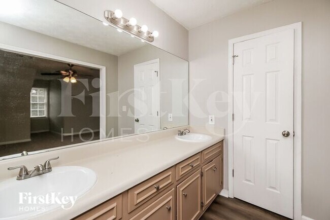 Building Photo - 5224 Parkside Dr SE