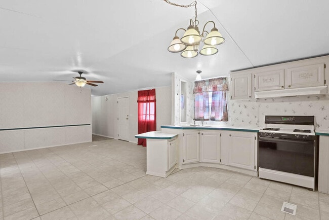 Building Photo - 505 Ricky Zelt Dr