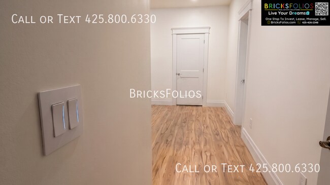 Building Photo - 8327 NE Juanita Dr