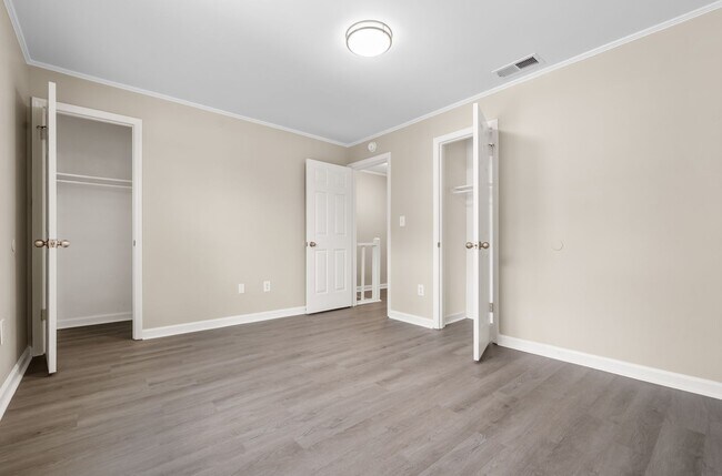 Building Photo - 8 Hayti Ln