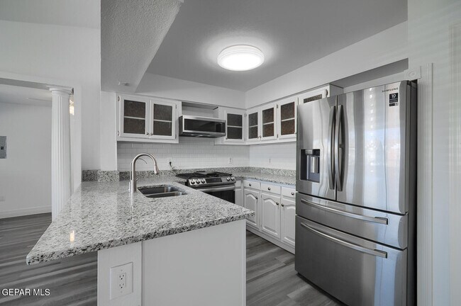 Building Photo - 9709 Vallarta Dr