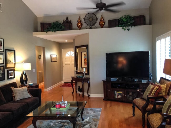 Building Photo - Charming Single-Story 2-Bedroom Home with ...