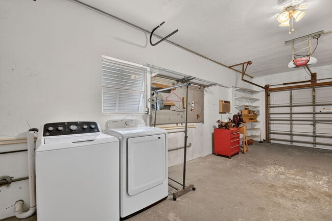 Building Photo - 111 Vassar Dr