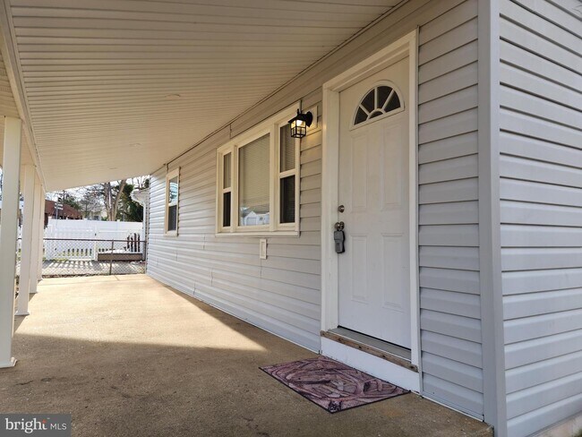 Building Photo - 540 Londontown Rd