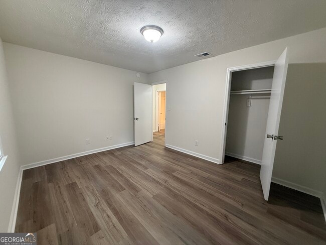 Building Photo - 345 Rustwood Dr