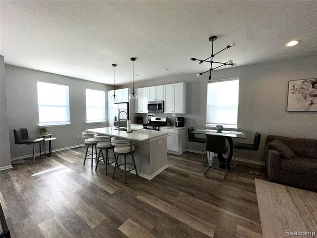 Building Photo - 2500 Normandy Rd