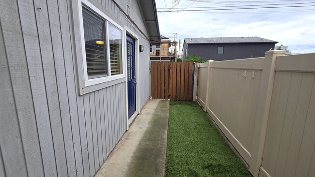 Building Photo - 542-546 3rd St