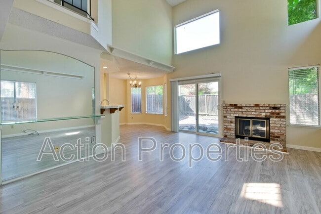 Building Photo - 1999 Garden Bing Cir