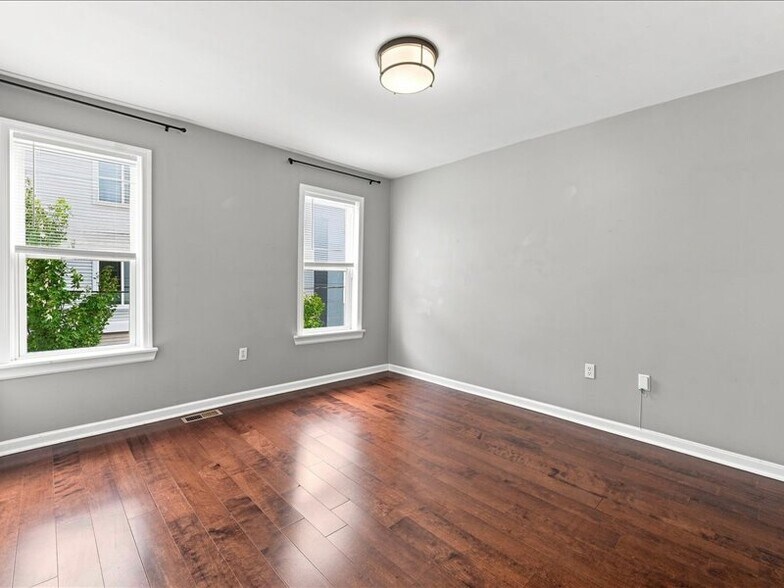 Building Photo - 521 Cantrell St