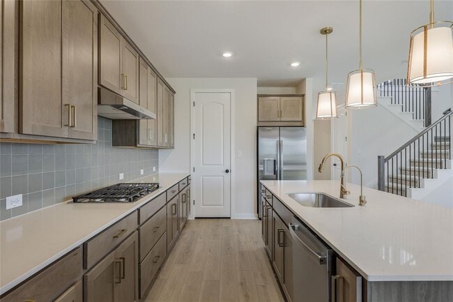 Building Photo - 261 Crater Lk Dr