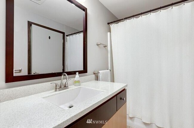 Building Photo - 1Bd/1Ba Seattle Condo