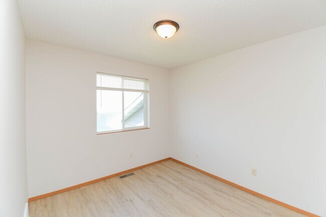 Building Photo - 4405 W Antelope Dr