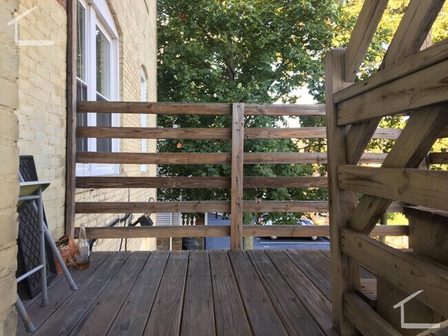 Building Photo - No Brokers Fee, No Security Deposit, heat,...