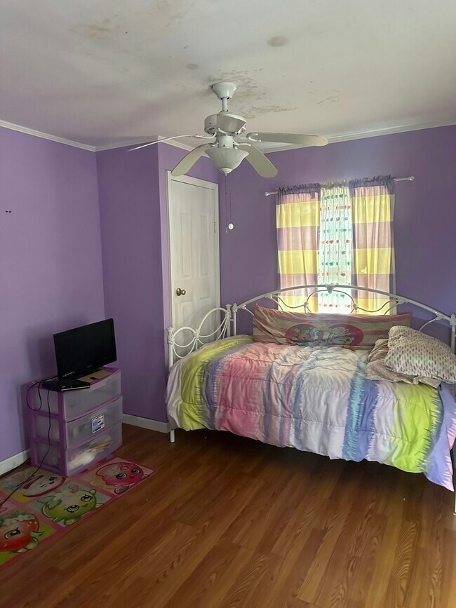 Building Photo - 82 E Hampton St