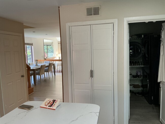 Building Photo - 580 Sanderling Ct
