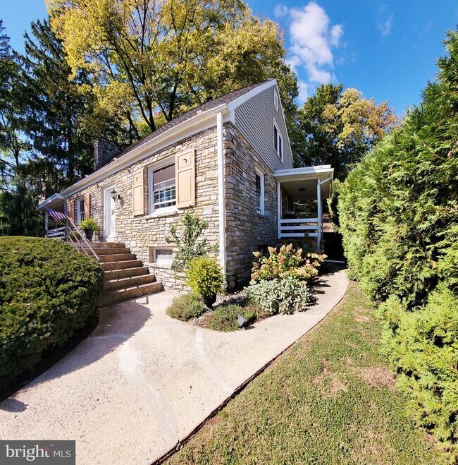 Building Photo - 1067 Terrace Ave