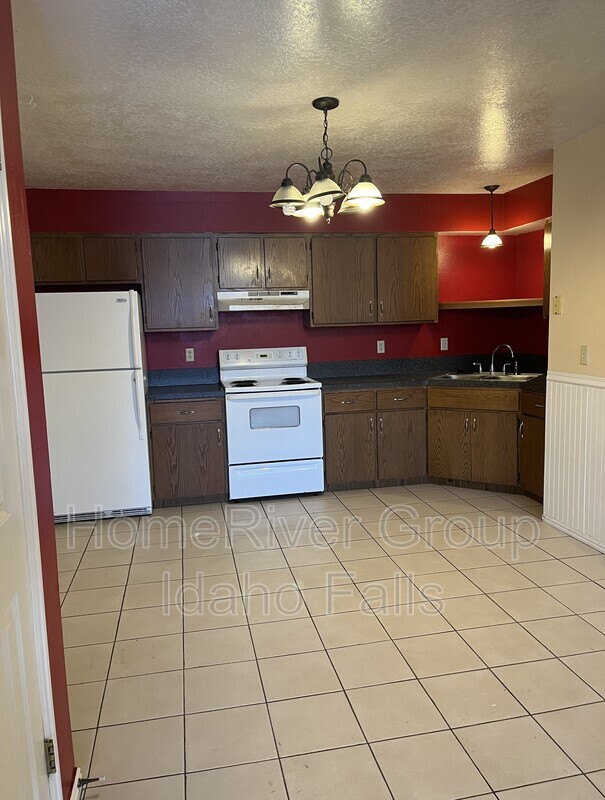 Building Photo - 2080 Meppen Dr