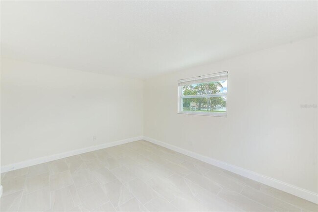 Building Photo - 178 175th Ave E