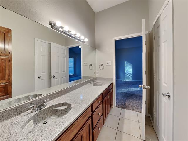 Building Photo - 104 NE Timber Ridge Dr