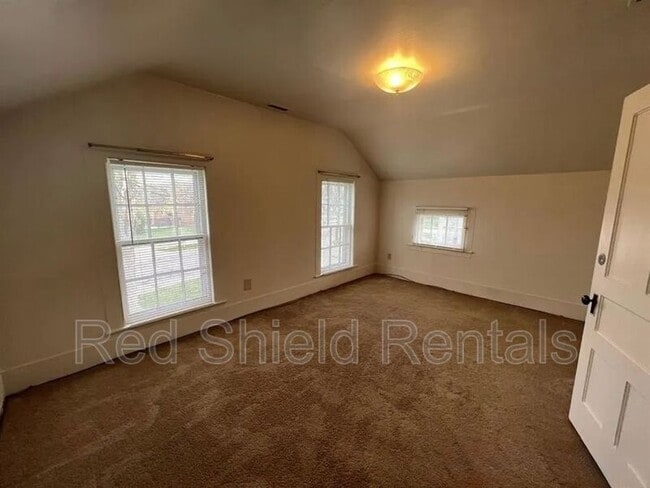 Building Photo - 501 W Forest Ave
