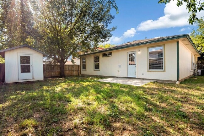 Building Photo - 4003 Reeders Dr