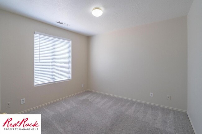 Building Photo - Charming 3 Bed, 2 Bath Home in the Heart of St. George!