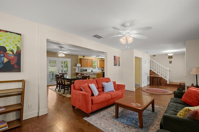 Building Photo - 1713 Deerfield Dr