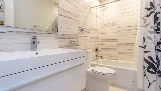 Building Photo - 1947 W Diversey Pkwy