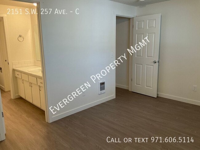 Building Photo - Freshly Renovated 2 BD x 1 BTH | Amazing D...