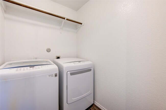 Building Photo - 5027 Brewcastle Ln