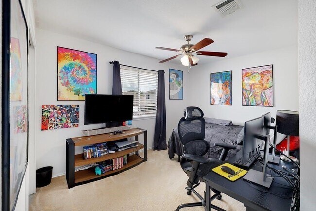 Building Photo - 505 Woodsorrel Way