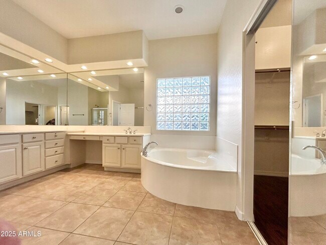 Building Photo - 10844 N 126th Way