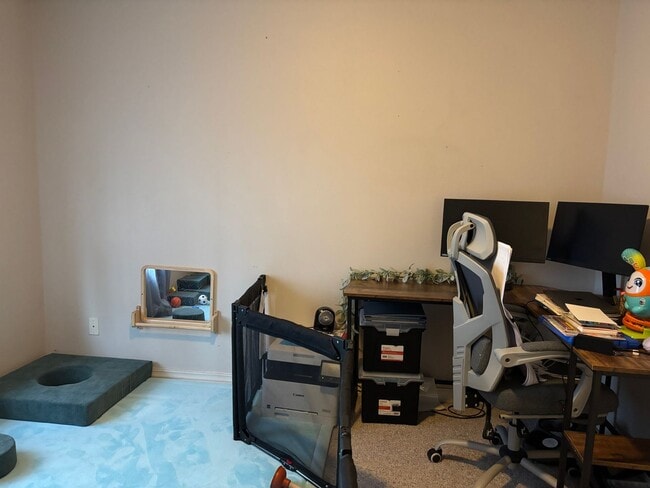 Building Photo - Beautiful house near walking trails and the hospital. Beautiful views of the Bridger Mountains