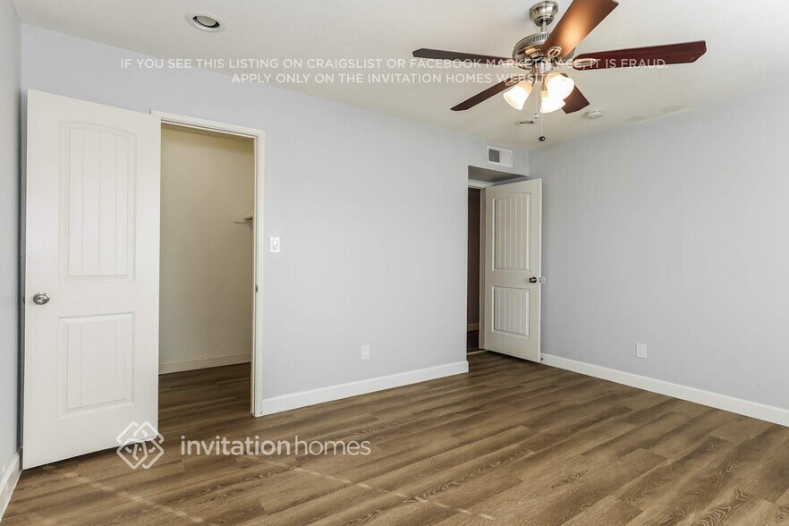 Building Photo - 6102 S Parkside Dr