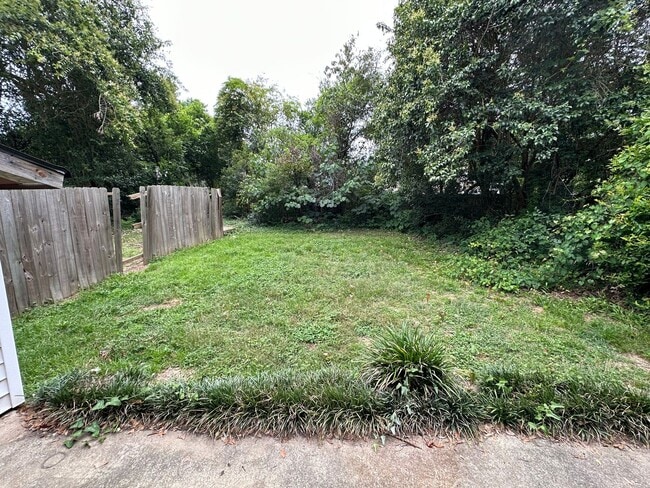 Building Photo - NE Tallahassee Melody Hills unit avail now!