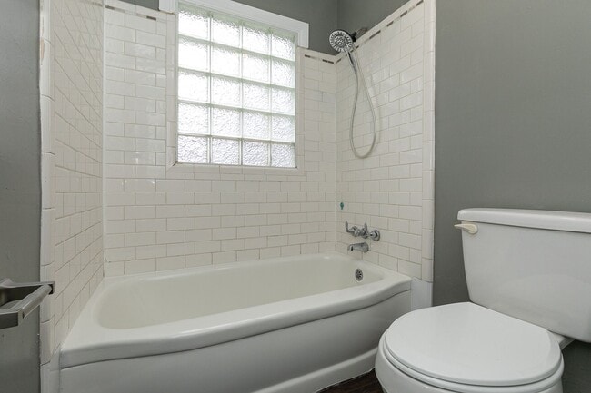 Building Photo - REMODELED 3 bedroom | 1 bathroom | Fenced Backyard Home in a Quiet Neighborhood! We Welcome Pets!