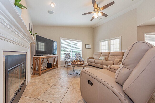 Building Photo - 2225 Silver Sands Ct