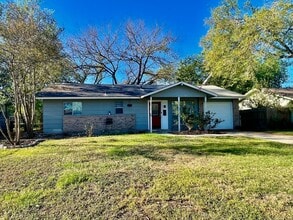 Building Photo - Charming 3 Bedroom Home w/ 1 Car Garage and Large Fenced Yard!!