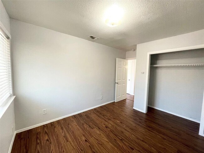 Building Photo - 8208 Sam Rayburn Dr