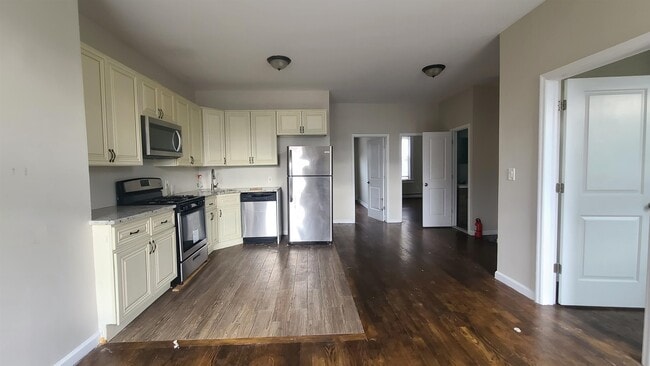 Building Photo - 166 Armstrong Ave