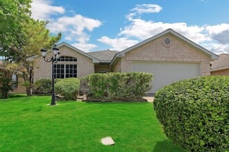 Building Photo - 721 Somerset Dr