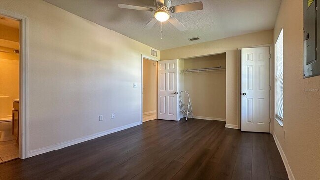 Building Photo - 6944 Rosemont Dr
